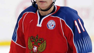 Путин игра с легенди на съветския хокей