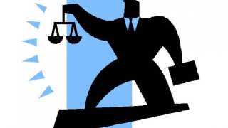 Адвокати хвърлят тогата заради кризата