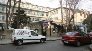 Пробили погрешка хранопровода на починалата родилка