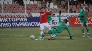 "Лудогорец" удържа върха с 2:2 на "Армията"