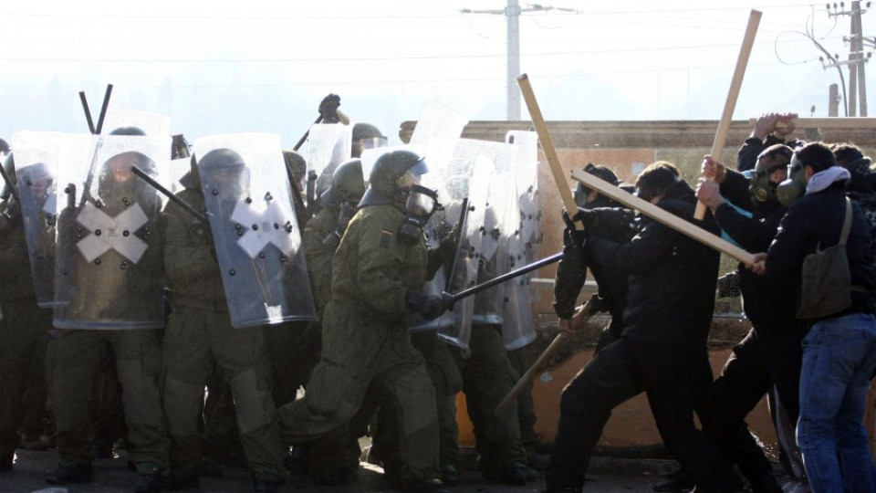 60 ранени при сблъсъци в Косово | StandartNews.com