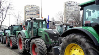 Чучело на Дянков води шествието, идат трактори от Бургас