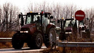 Трактори затвориха пътя при Плевен
