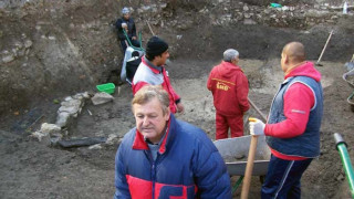 Изровиха триглав Цербер от бронз в Стара Загора