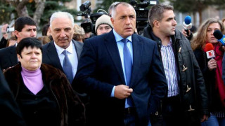 Бойко пие турско кафе с бохемите