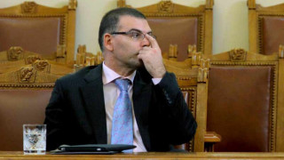 Дянков гледа 20 г. напред, не мисли за оставка