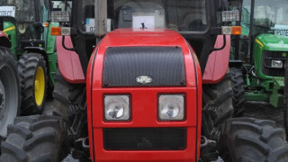 Протестиращите пратили галоши на Миро Найденов  