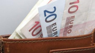 Икономисти: Еврото няма да умре, но инвестирайте в левове