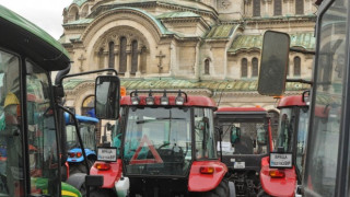 Тракторите кръгом марш от София