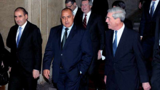 ФБР ни учи да борим хакери 