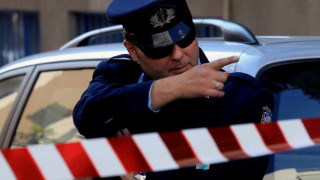 Пратка с експлозив избухна в ръцете на данъчен шеф