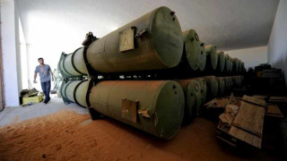 US оръжейни експерти обезвреждат експлозиви в Либия
