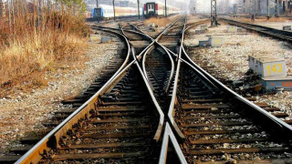 Стачката превърна ученици в стопаджии
