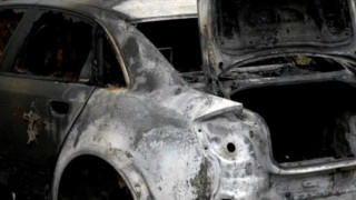 Запалиха кола и в Бургас
