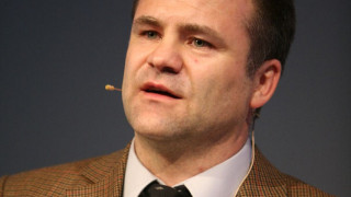 Легендарен доктор лекува рак без скалпел