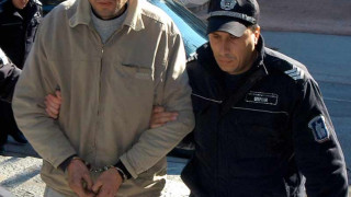 Подсъдим за блудство прегърна сина си
