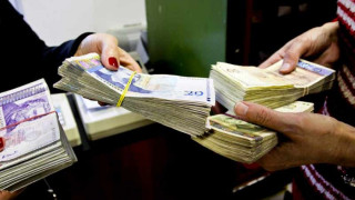 Брокерите обедняха, в телекомите трупат пачки