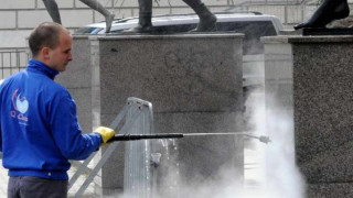 Борец сменя дискохвъргача пред националния стадион