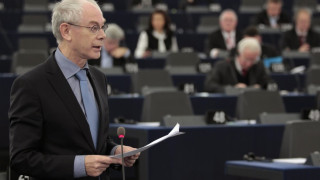 Ван Ромпой праща "малко щастие" на световните лидери