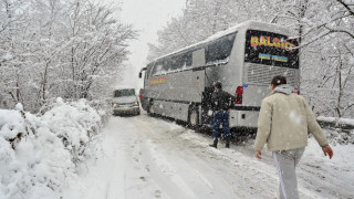Спират тировете при образуване на колони