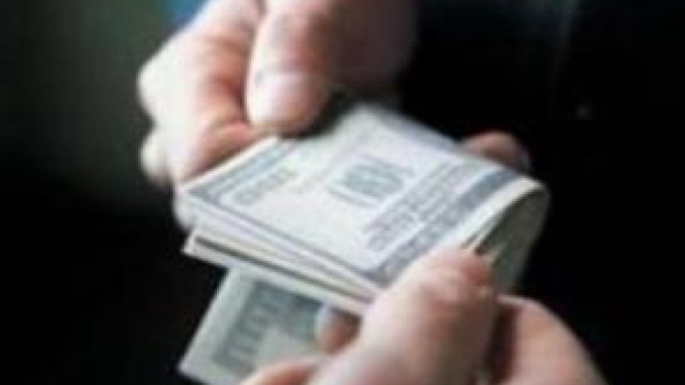 Закопчаха с подкуп двама служители на затвор | StandartNews.com