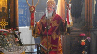 Светите отци още се чудят за досиетата