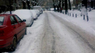 80 в "Пирогов", потрошени по заледени тротоари 