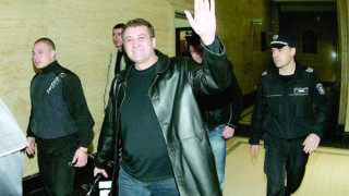 10 г. затвор за Пръча, по 13 за аверите му