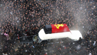 100 000 севернокорейци плачат на митинг