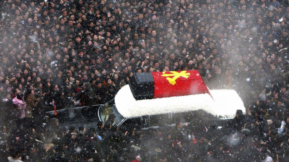 100 000 севернокорейци плачат на митинг | StandartNews.com