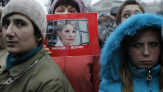 Тимошенко влезе в затвора с инвалидна количка и 12 куфара