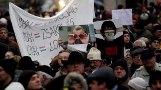 Унгарците на протест срещу кабинета