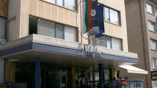 Здравната каса си обновява автопарка