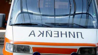 Бият полицай с бухалки за засечка на пътя