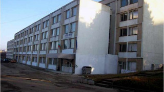 Ученици набиха даскал по физическо