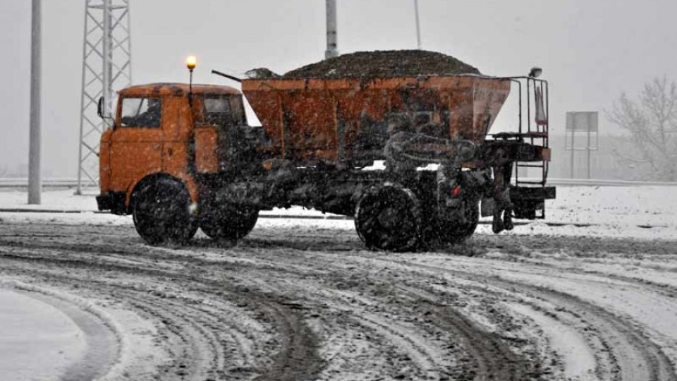 Евакуираха деца от Семково заради сняг и виелица | StandartNews.com