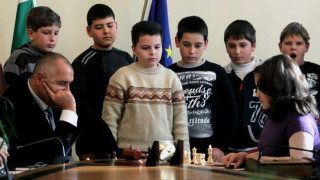 Подсказаха на Борисов за реми срещу 10-годишна