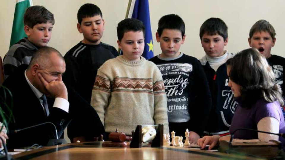 Подсказаха на Борисов за реми срещу 10-годишна | StandartNews.com