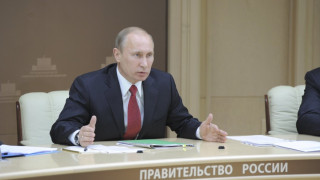 Путин налага контрол върху медиите и интернет