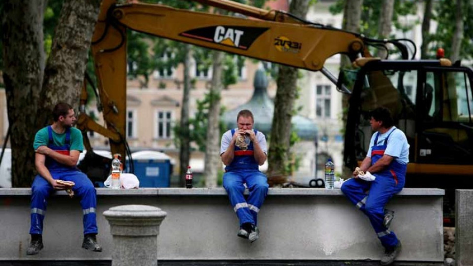 Словенци измамиха 25 наши строители | StandartNews.com