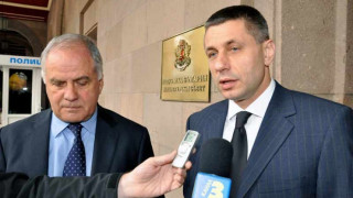 Волейболистите хвърлят кадемлийските черни екипи