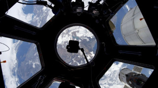 Части от руски кораб падат в океана
