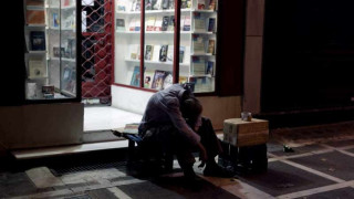 Бездомници заливат улиците на Гърция