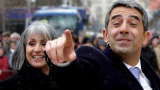 Търсят служебна дама за президента