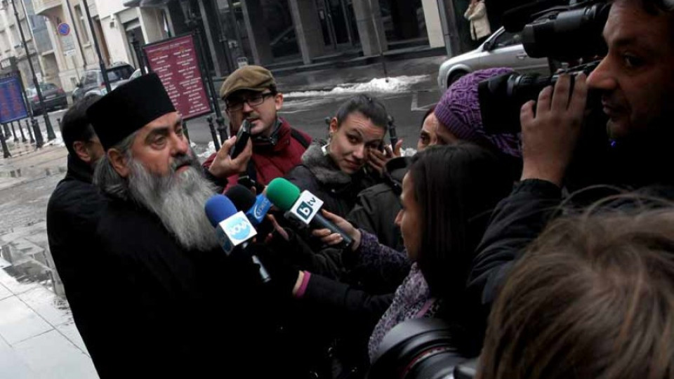 Владици бранят попове с пагони | StandartNews.com