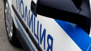 Трактор бяга от патрулка, полицаи стрелят по него