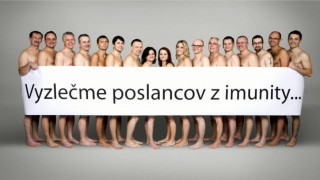 Словашки депутати протестират със стриптийз