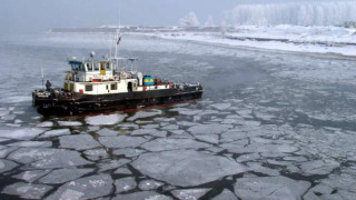 Дунав замръзва, 50% е вече ледоходът