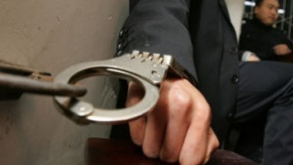 Белезници за "шейха" на полицията в Оряхово | StandartNews.com