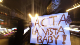 Лавината срещу оковите в интернет расте с 10 000 на ден